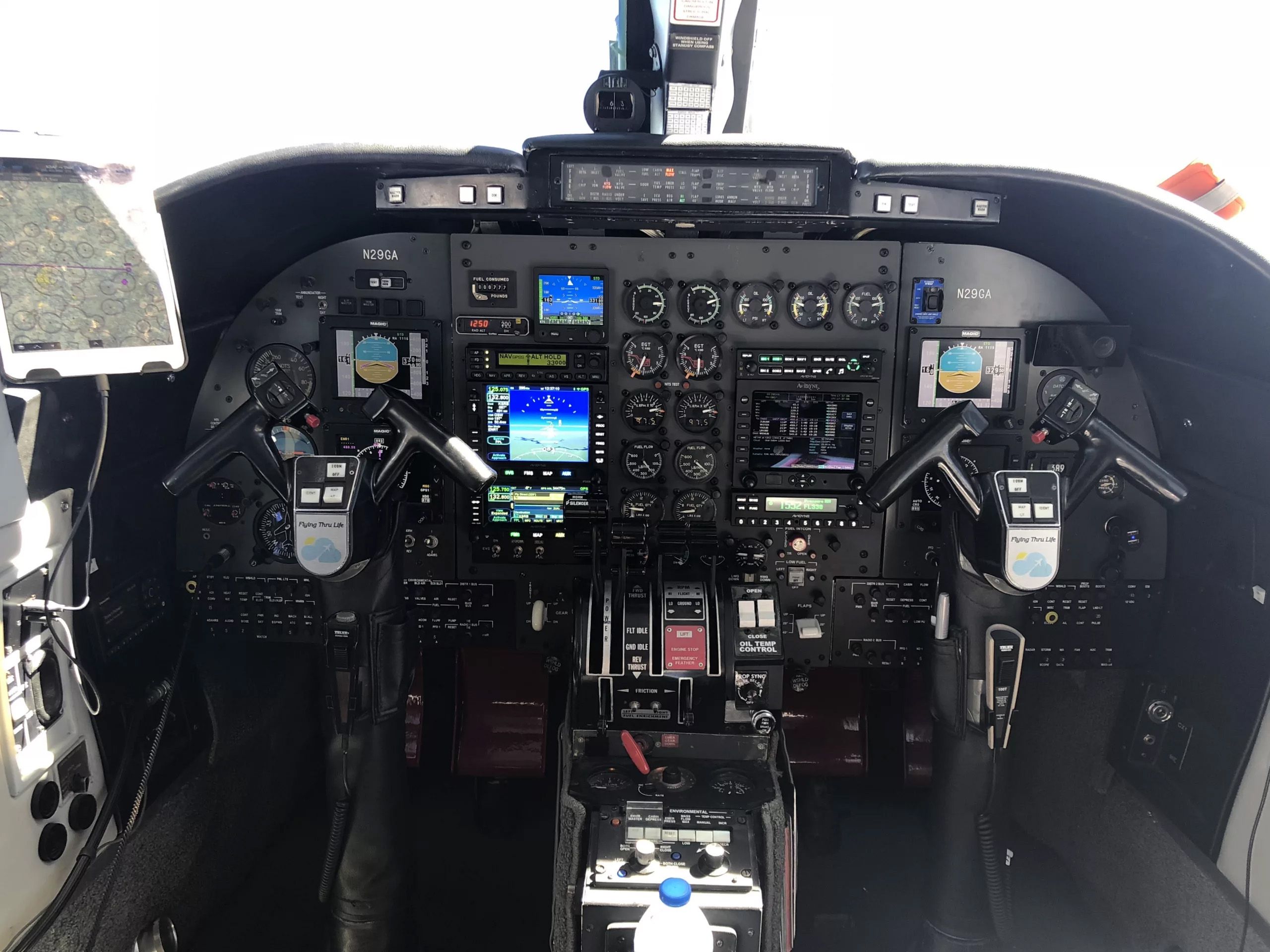 Commander 690 Avidyne GPS.jpg